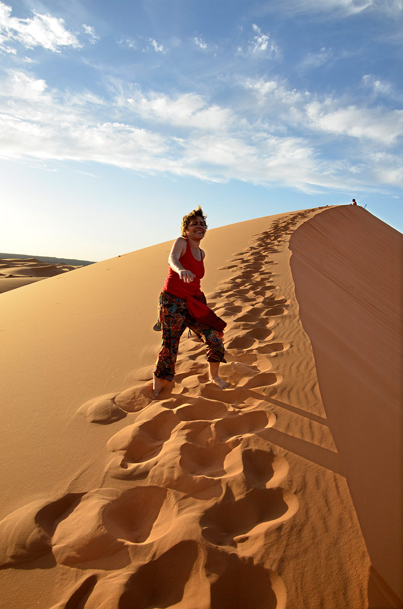 Erg Chebbi - Subiendo la duna